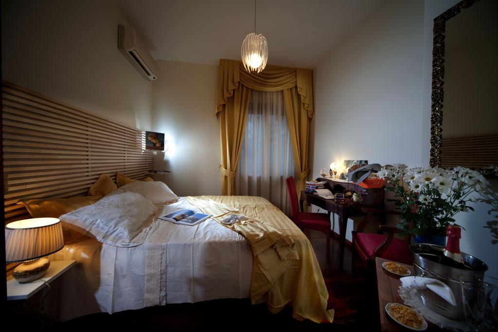 Napoli Porta Di Mare Bed & Breakfast Room photo